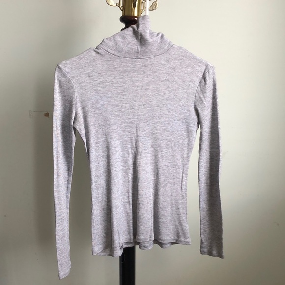Aritzia Babaton
New Slim Turtleneck XS #79810 - Picture 2 of 7